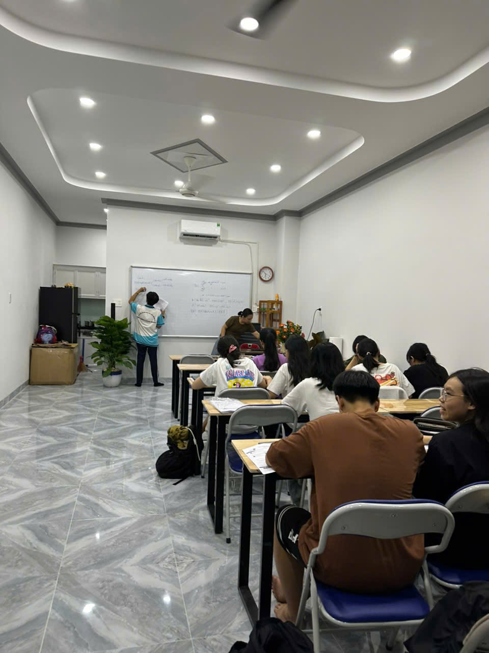 Buổi học đang diễn ra tại Minh Khôi Education
