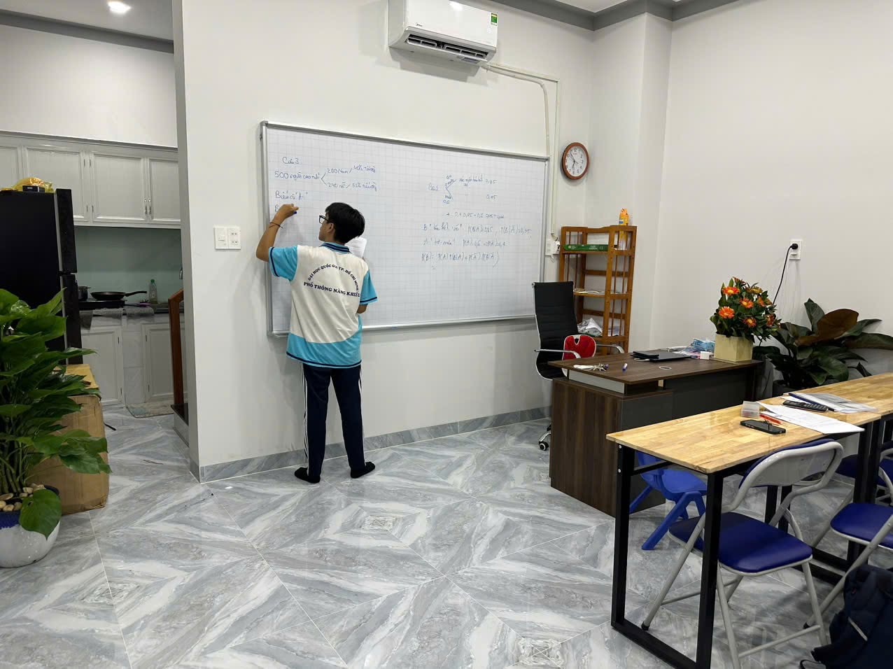 Buổi học tại Minh Khôi Education
